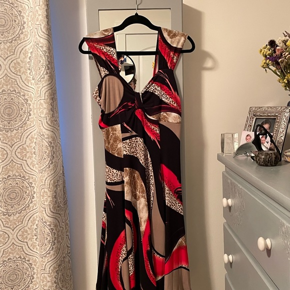 Mid length party dress. Fun and stylish. Very flattering fit! - Picture 3 of 3